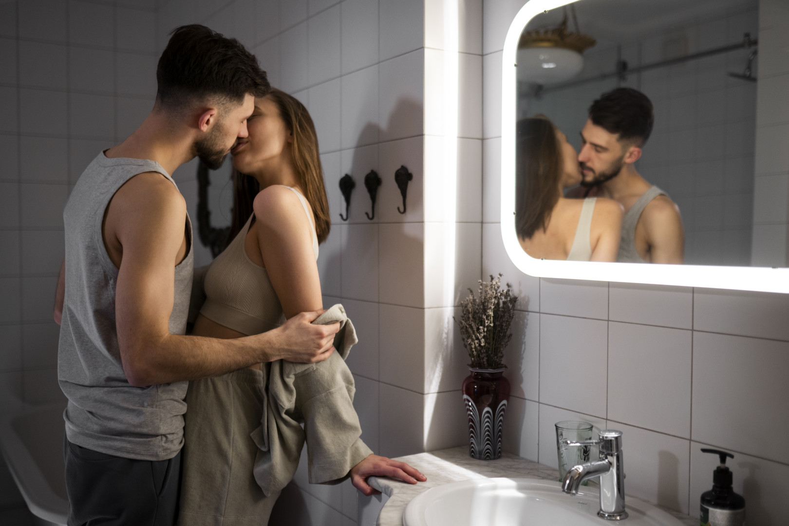 Sex v sprche: Tipy, polohy a pomôcky pre horúce chvíle pod vodou
